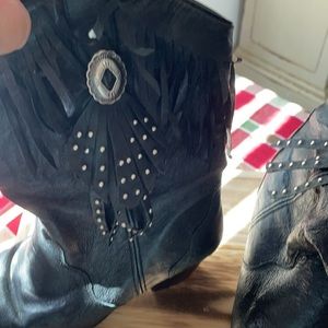 Women’s black cowboy boots, like new!
